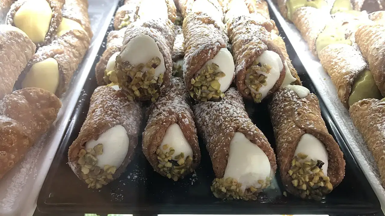Pistachio cannoli